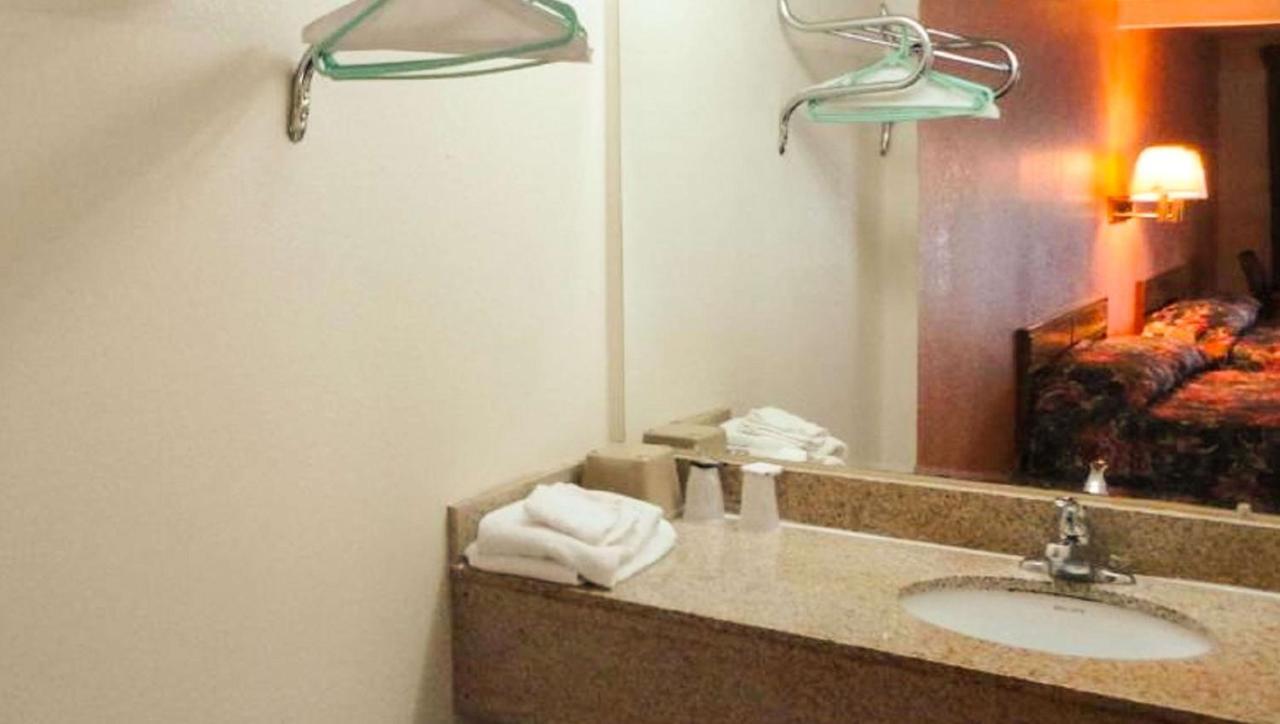 Budget Inn Franklinton Zewnętrze zdjęcie