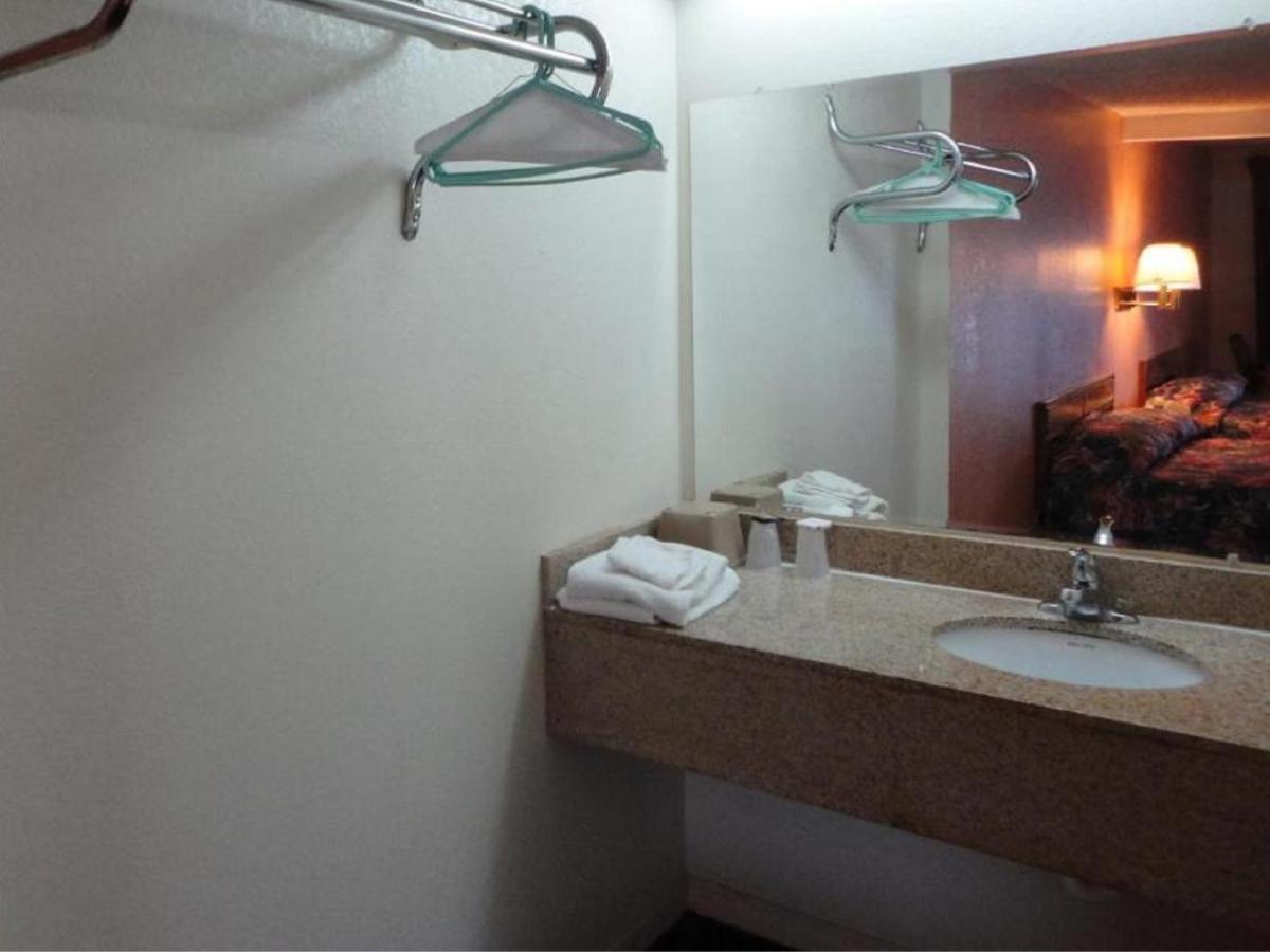 Budget Inn Franklinton Zewnętrze zdjęcie
