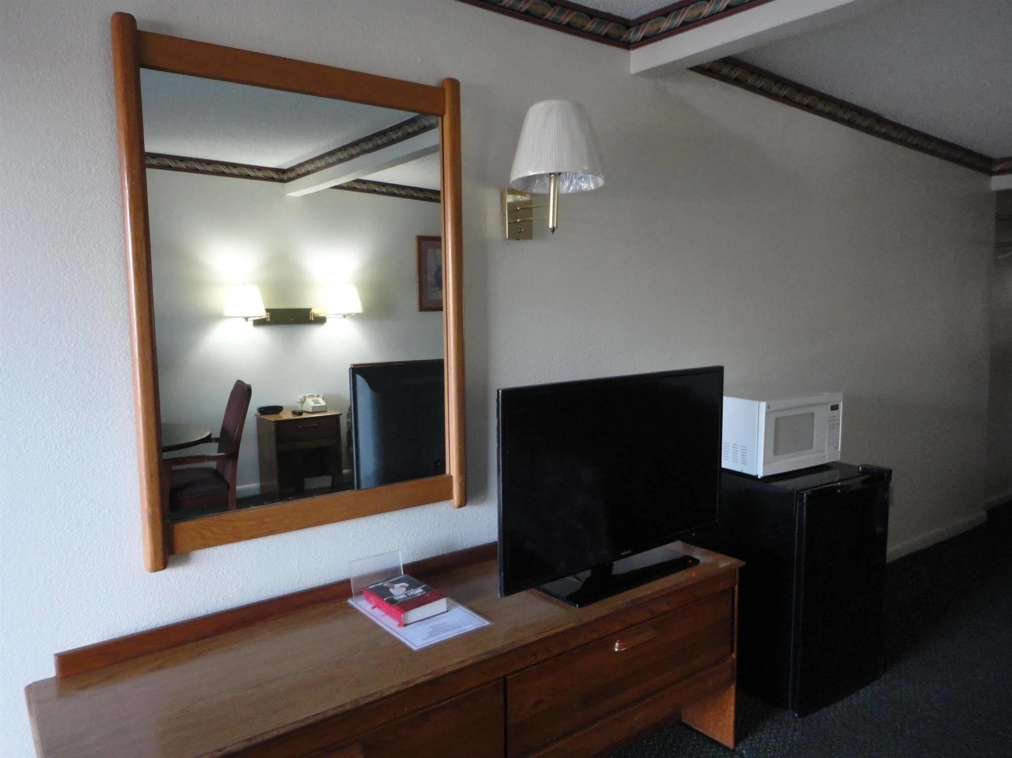 Budget Inn Franklinton Zewnętrze zdjęcie
